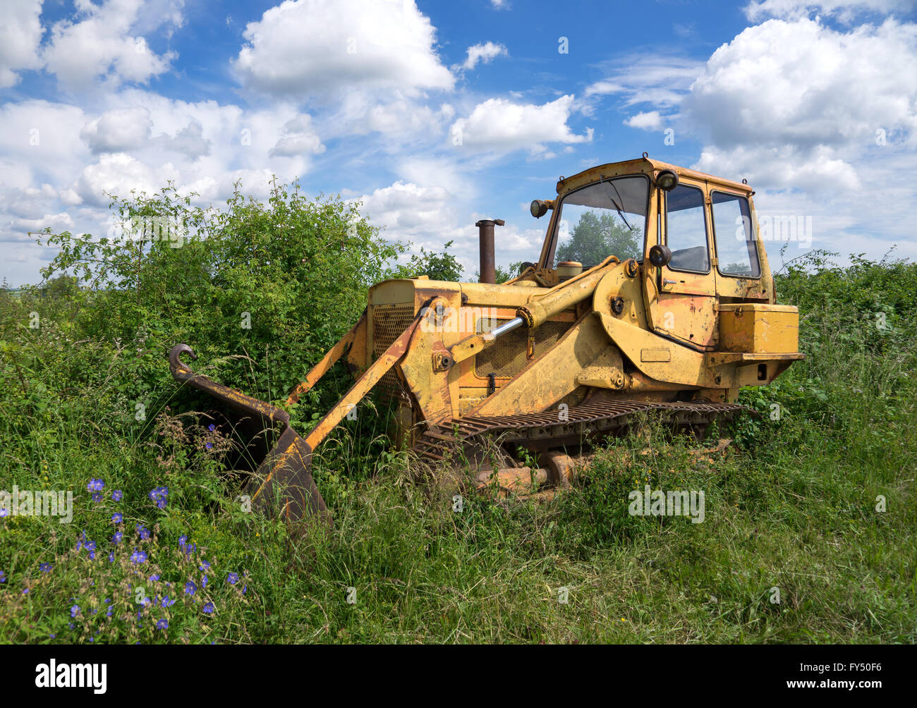 Alte verrostete Planierraupe Stockfoto