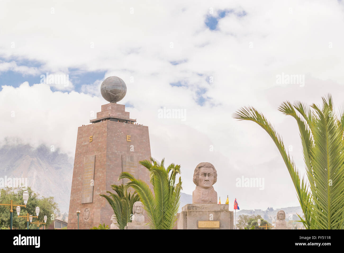 Mittelerde-Denkmal in Quito Ecuador, die am meisten besuchten touristischen Lage dieses Landes. Stockfoto