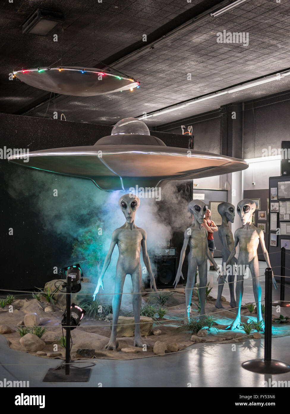 Alien Sie-Schaufensterpuppen, UFO Museum, Roswell, New Mexico. Stockfoto