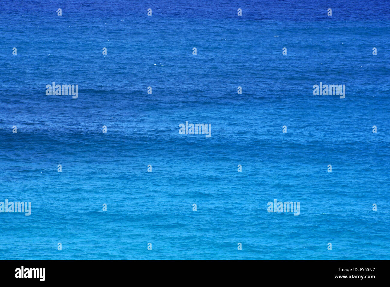 Schattierungen von Blue Ocean Water ripples aus der Windward Küste von Oahu, Licht zu reflektieren.  Gut für Hintergründe Texturen. Stockfoto