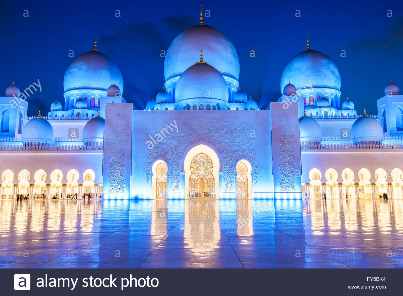 Abu Dhabi beherbergt die drittgrößte Moschee der Welt ...