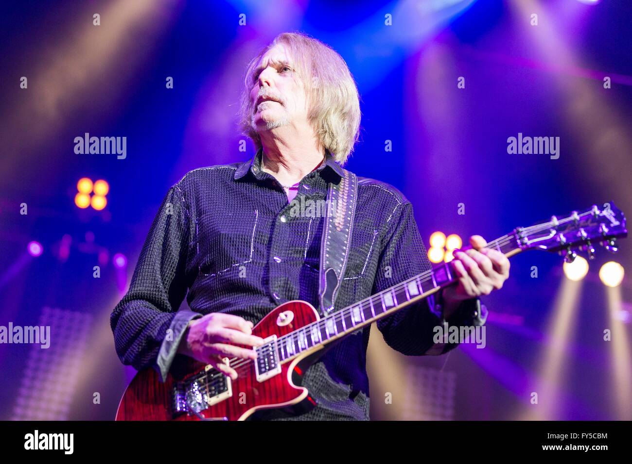 Gitarrist Scott Gorham aus der Band Thin Lizzy am 31. März 2016 bei einem Konzert in Kempten Im Allgäu in Deutschland Stockfoto