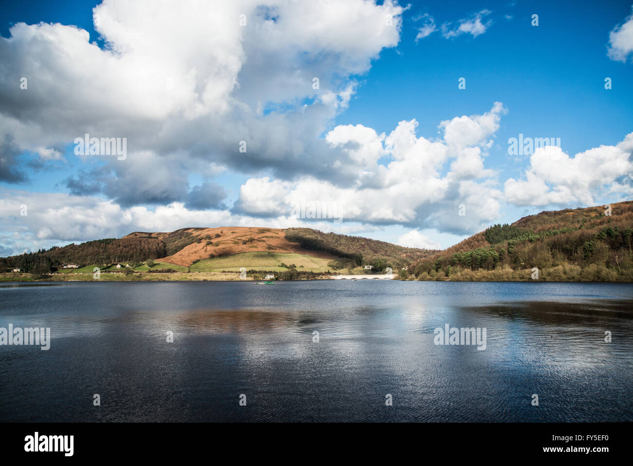 frühen Morgenlicht über das Wasser oft die Ladybower Derbyshire Ray Boswell Stockfoto