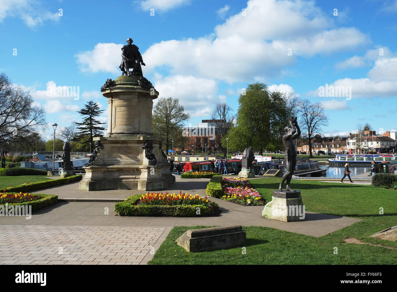 -Upon-Avon, England, Vereinigtes Königreich; 23. April 2016. Ein schöner Tag in London heute, als die Stadt erinnert an den 400. Jahrestag des Todes von William Shakespeare Credit: Andrew Lockie/Alamy Live News Stockfoto