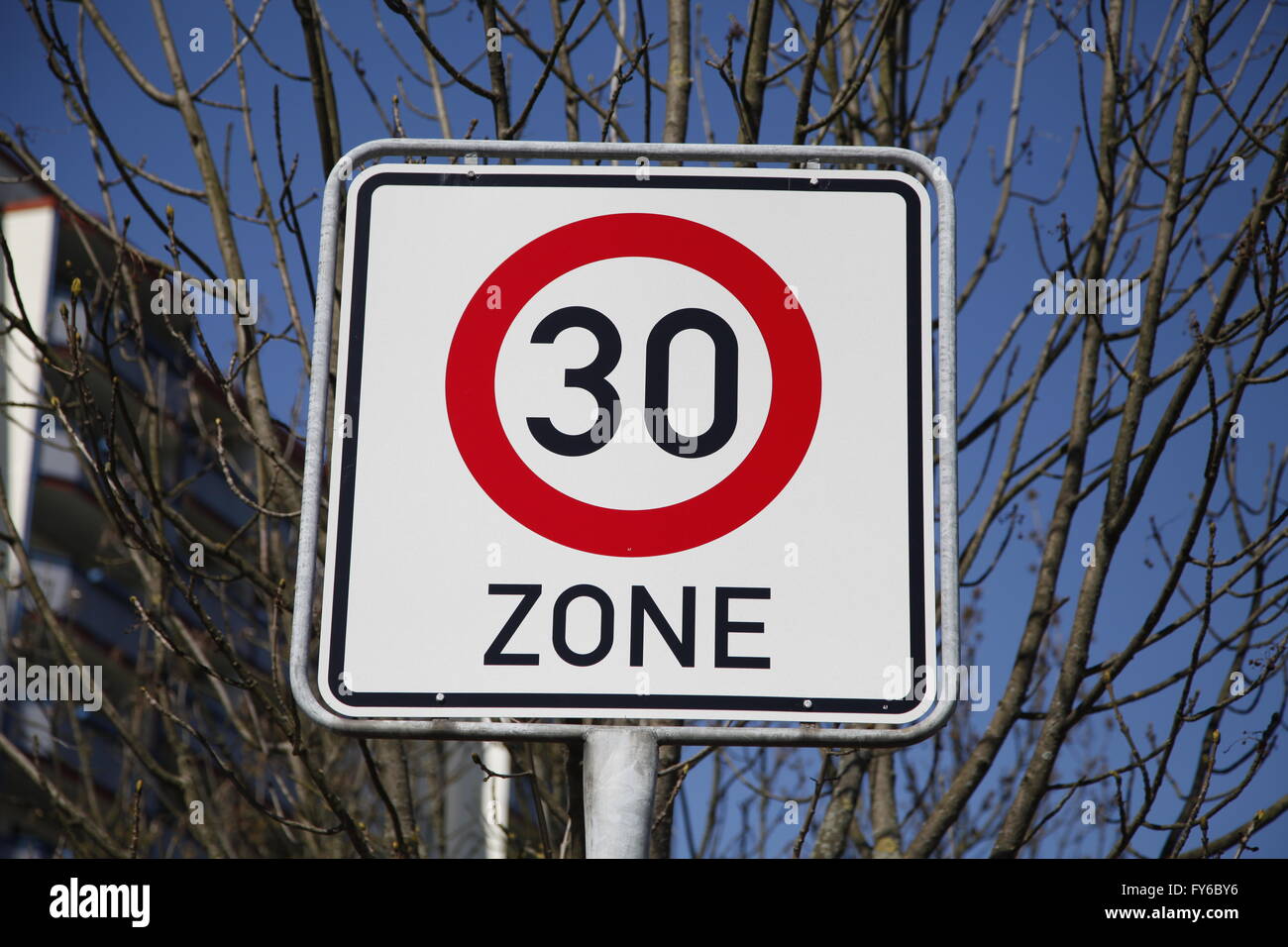 30 Zone-Verkehrszeichen Stockfoto