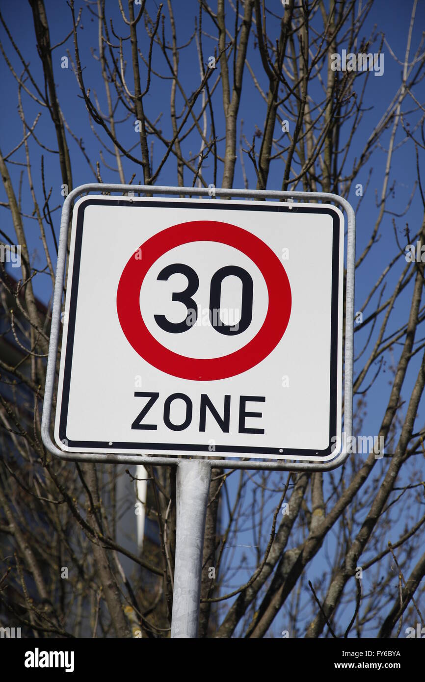30 Zone-Verkehrszeichen Stockfoto