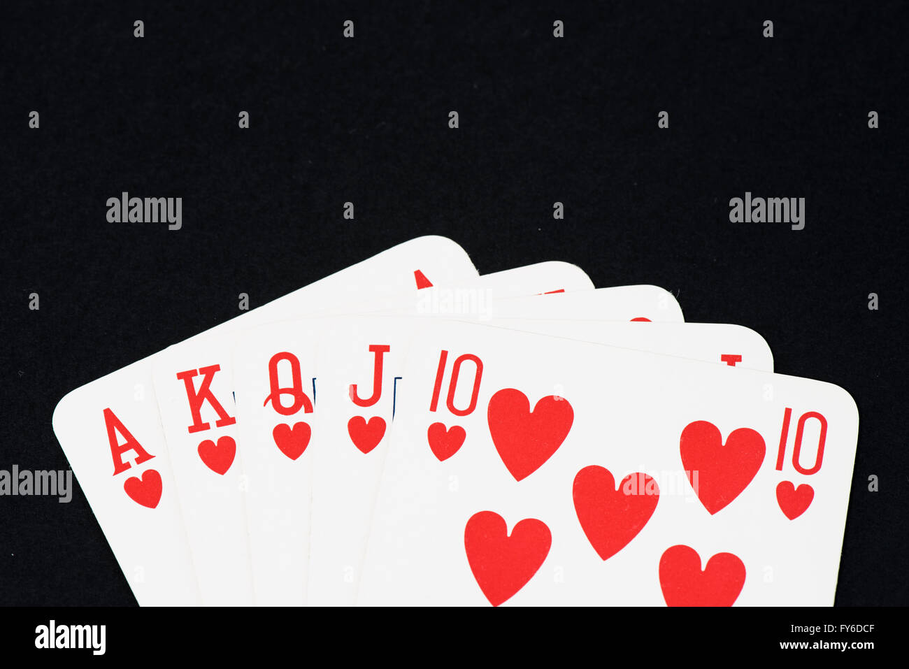 Spielkarte auf schwarzen Tisch, Straight flush Stockfoto