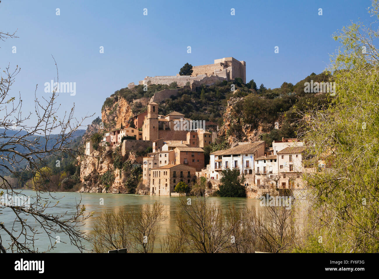 Miravet ist ein altes kleines Dorf mitten in der Terres del Ebre, Katalonien, Spanien Stockfoto