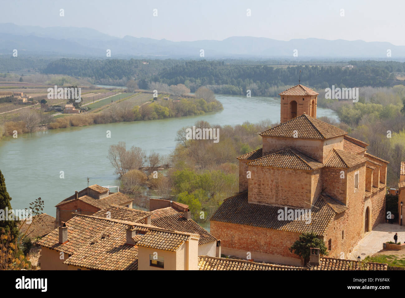 Miravet ist ein altes kleines Dorf mitten in der Terres del Ebre, Katalonien, Spanien Stockfoto