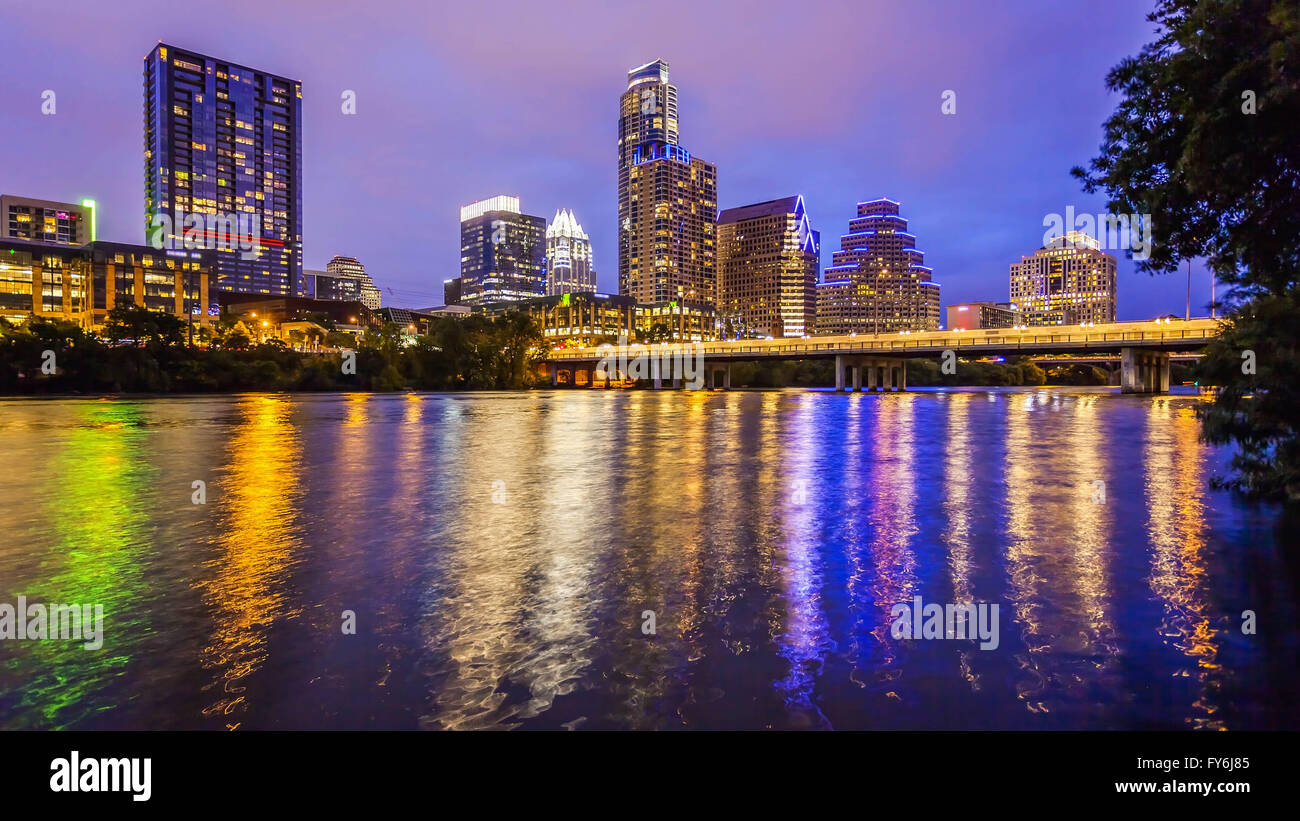 Lichter der Stadt Komm in Austin, Texas Skyline der Innenstadt in der Nacht Stockfoto