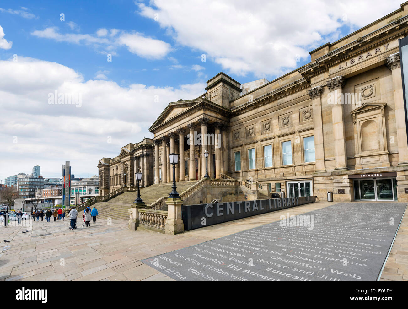 Die zentrale Bibliothek und Museum der Welt, William Brown Street, Liverpool, England, UK Stockfoto