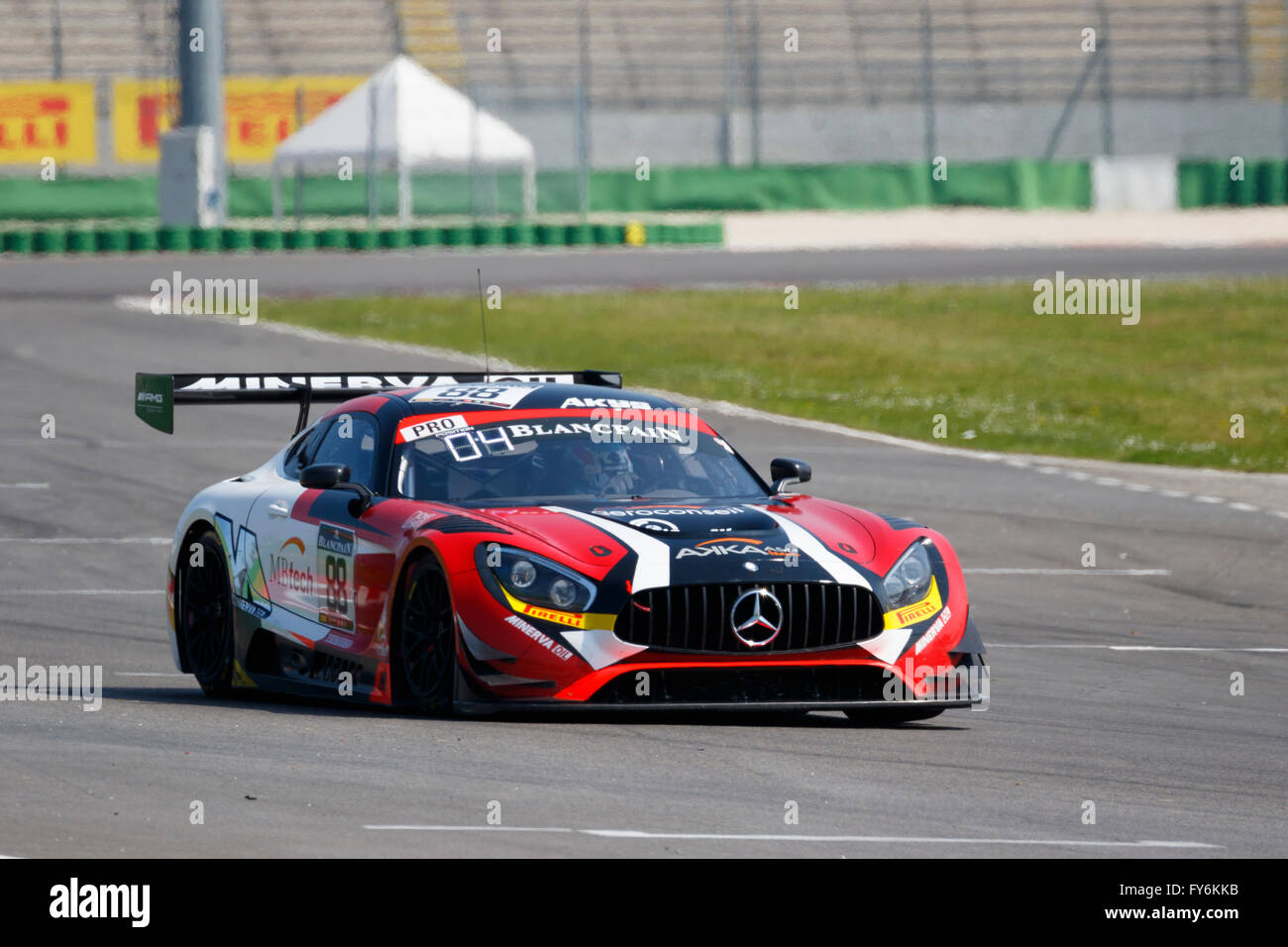 Misano Adriatico, Italien - 10. April 2016: Mercedes-AMG GT3 von AKKA ASP Team, angetrieben von Tristan Vautier und Felix Rosenqvist Stockfoto