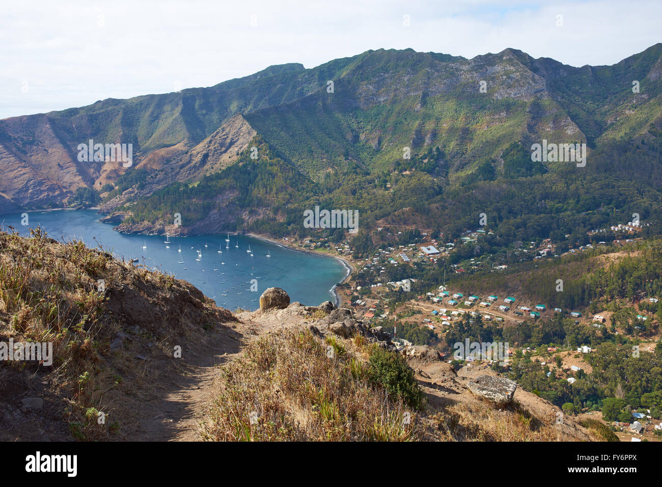 Cumberland Bay und die Stadt San Juan Bautista auf der Robinson Crusoe Insel. Stockfoto