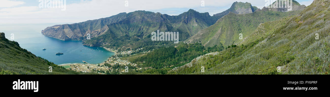 Cumberland Bay und die Stadt San Juan Bautista auf der Robinson Crusoe Insel. Stockfoto