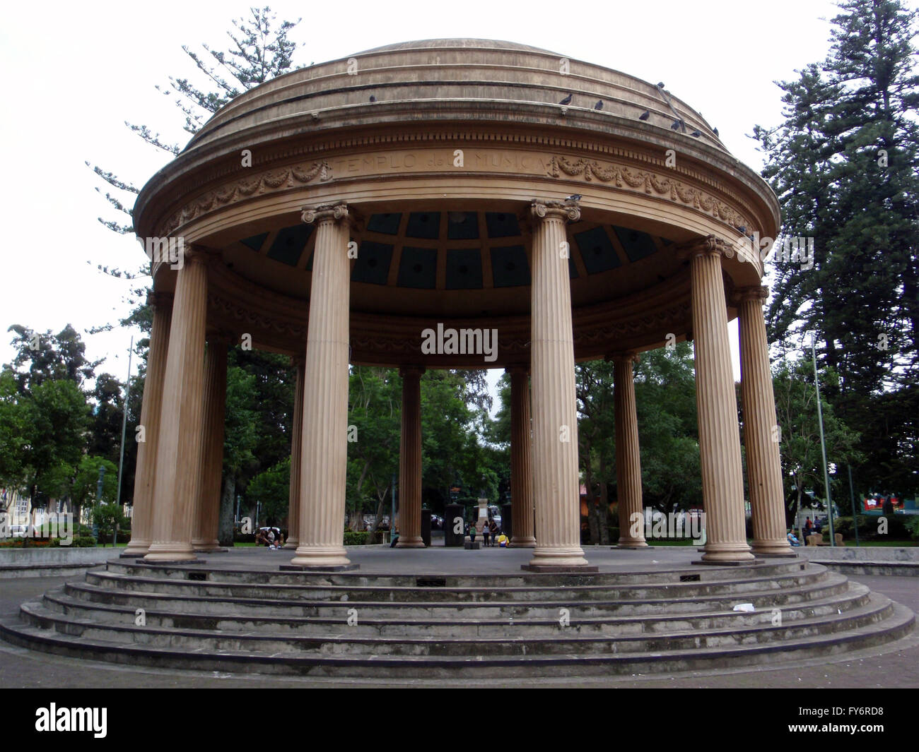 Schöne gewölbte Struktur, bekannt als Templo de Música oder der Tempel der Musik im Parque Morazan in San Jose, Costa Rica. Stockfoto Schöne gewölbte Struktur, bekannt als Templo de Música oder der Tempel der Musik im Parque Morazan in San Jose, Costa Rica. Stockfoto