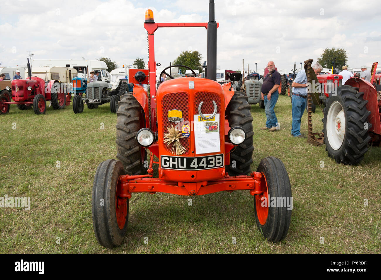 1964 Nuffield Traktor auf Anzeige an der Fairford Dampf Rallye, Gloucestershire, VEREINIGTES KÖNIGREICH Stockfoto