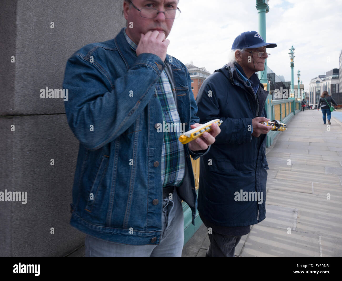 Menschen zählen, mit Menschen Zähler, Fußgänger für Daten zählen, London, Großbritannien Stockfoto