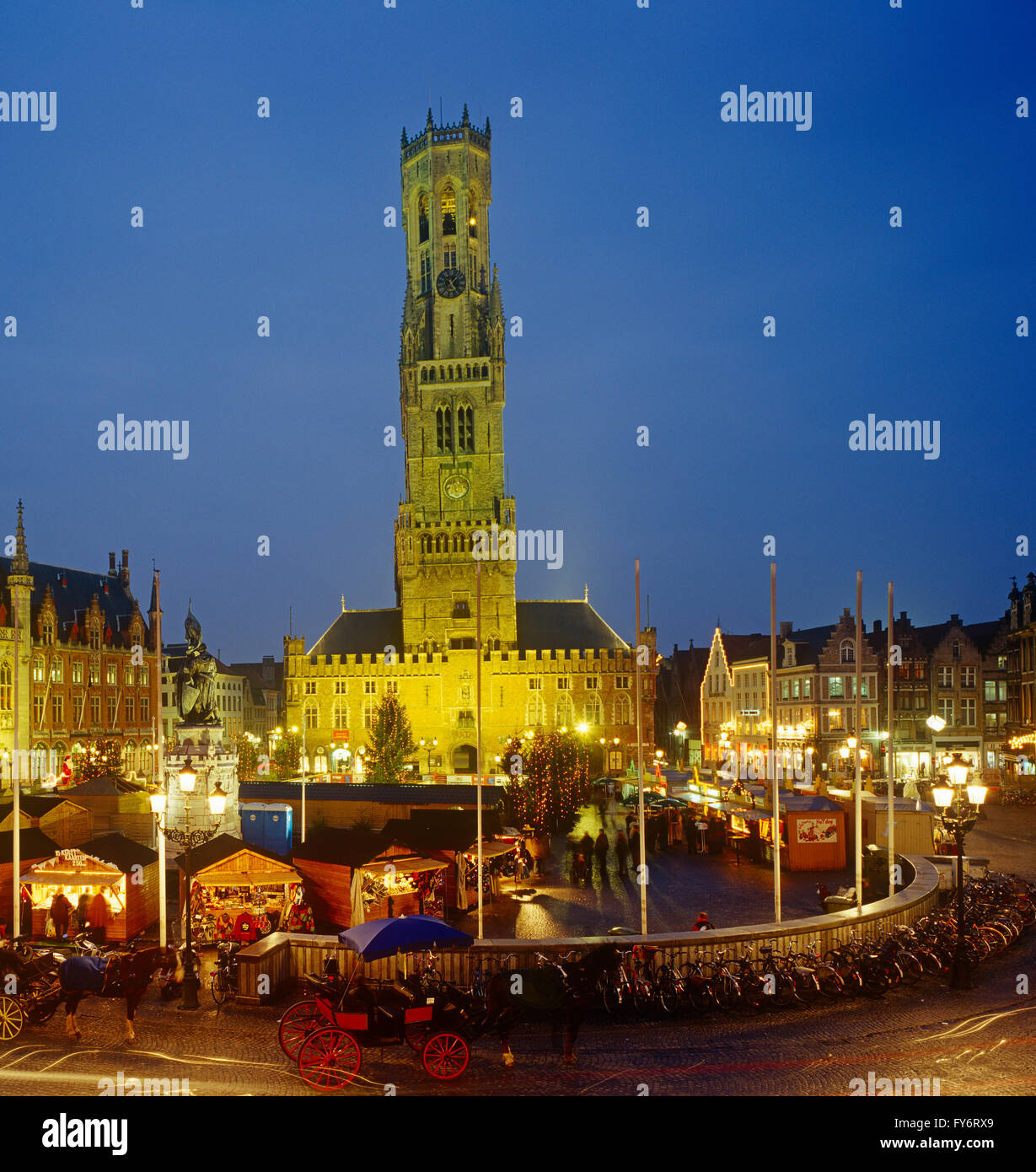 Weihnachtsmarkt in Brügge, Marktplatz, Belgien Stockfoto