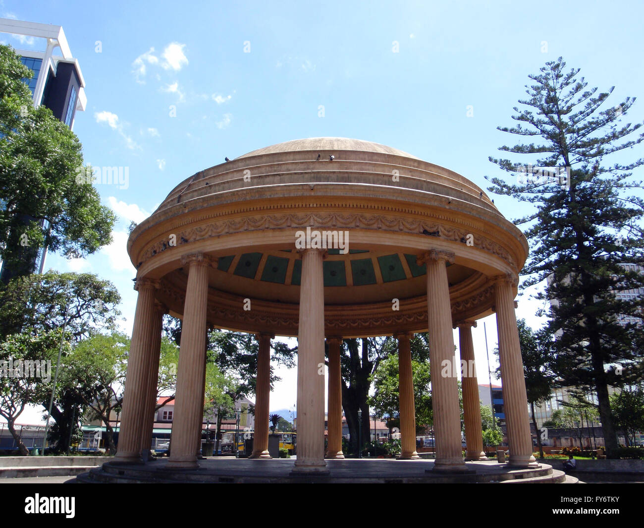 Schöne gewölbte Struktur, bekannt als Templo de Música oder der Tempel der Musik im Parque Morazan in San Jose, Costa Rica. Stockfoto Schöne gewölbte Struktur, bekannt als Templo de Música oder der Tempel der Musik im Parque Morazan in San Jose, Costa Rica. Stockfoto