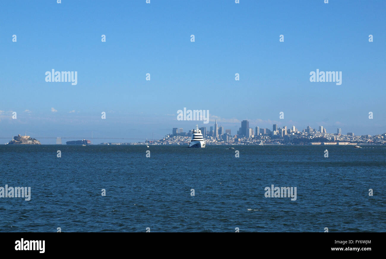 Yacht - einer der exotischsten private Yachten immer, San Francisco Bay zu besuchen - den Namen verankert aus Sausalito mit San Francisc Stockfoto