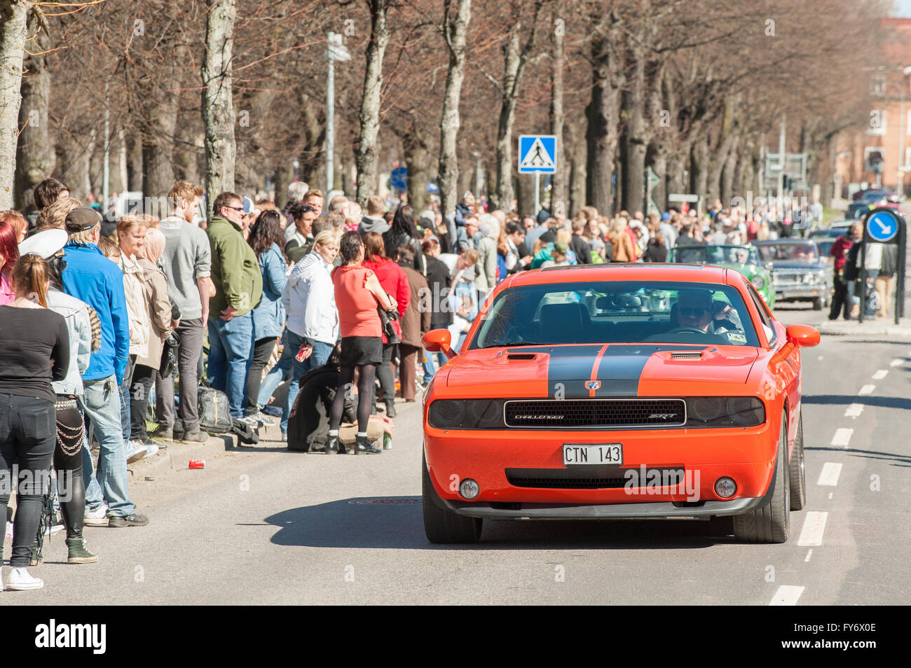 Traditionelle Oldtimer-Parade feiert den Frühling am Maifeiertag in Norrköping, Schweden. Stockfoto