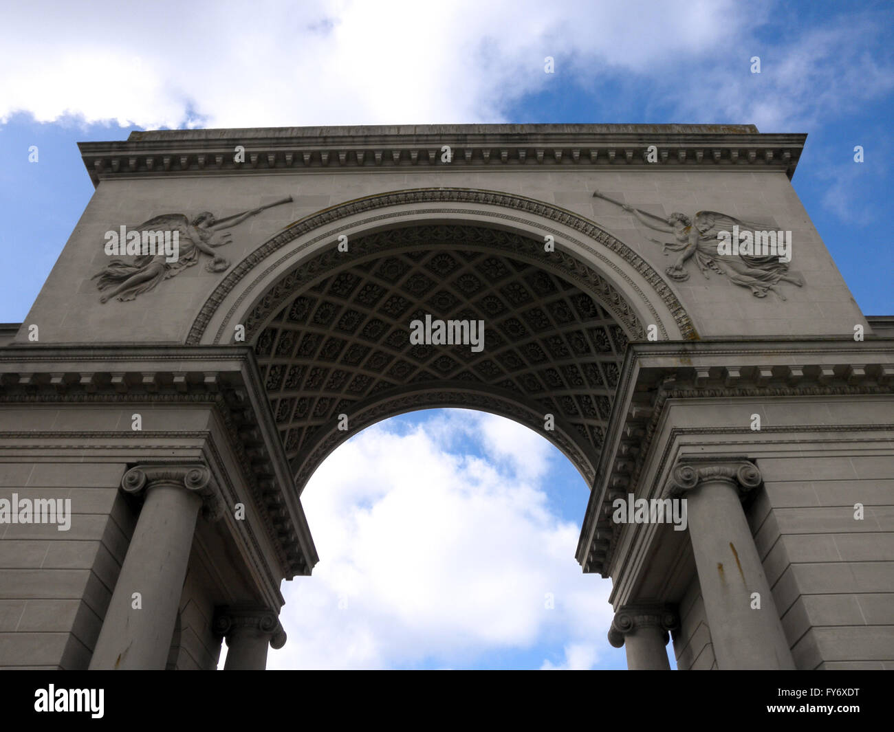 Blickte zu dem Torbogen-Eingang des Palace of the Legion Of Honor in San Francisco Stockfoto
