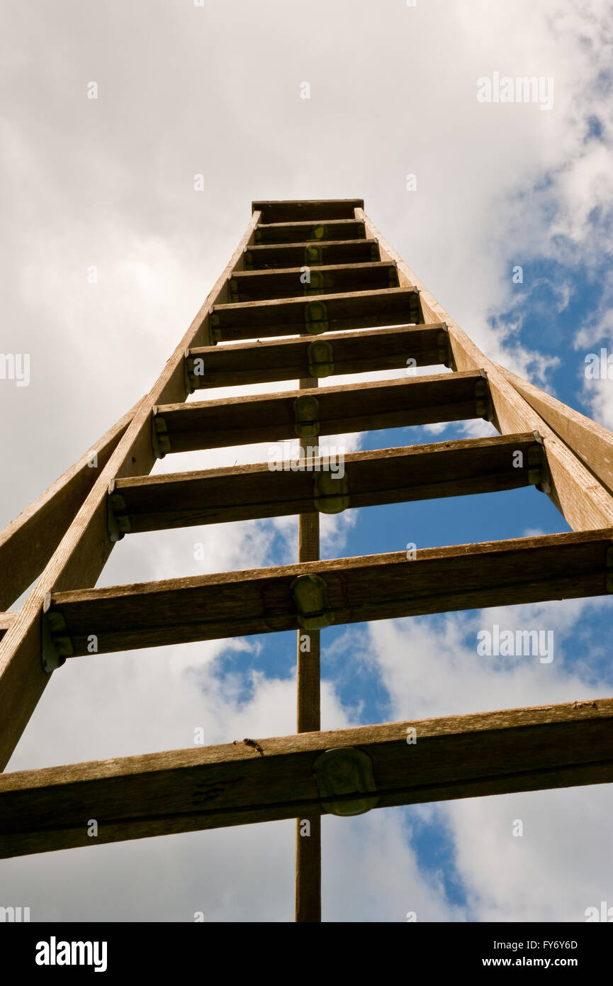 Leiter und Himmel Hintergrund Stockfoto
