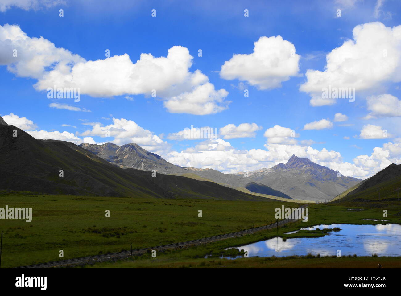 Das Tal rund um La Raya (der Name des Berges) in Cusco, Peru. 4.335 m über dem Meeresspiegel in den Anden. Stockfoto