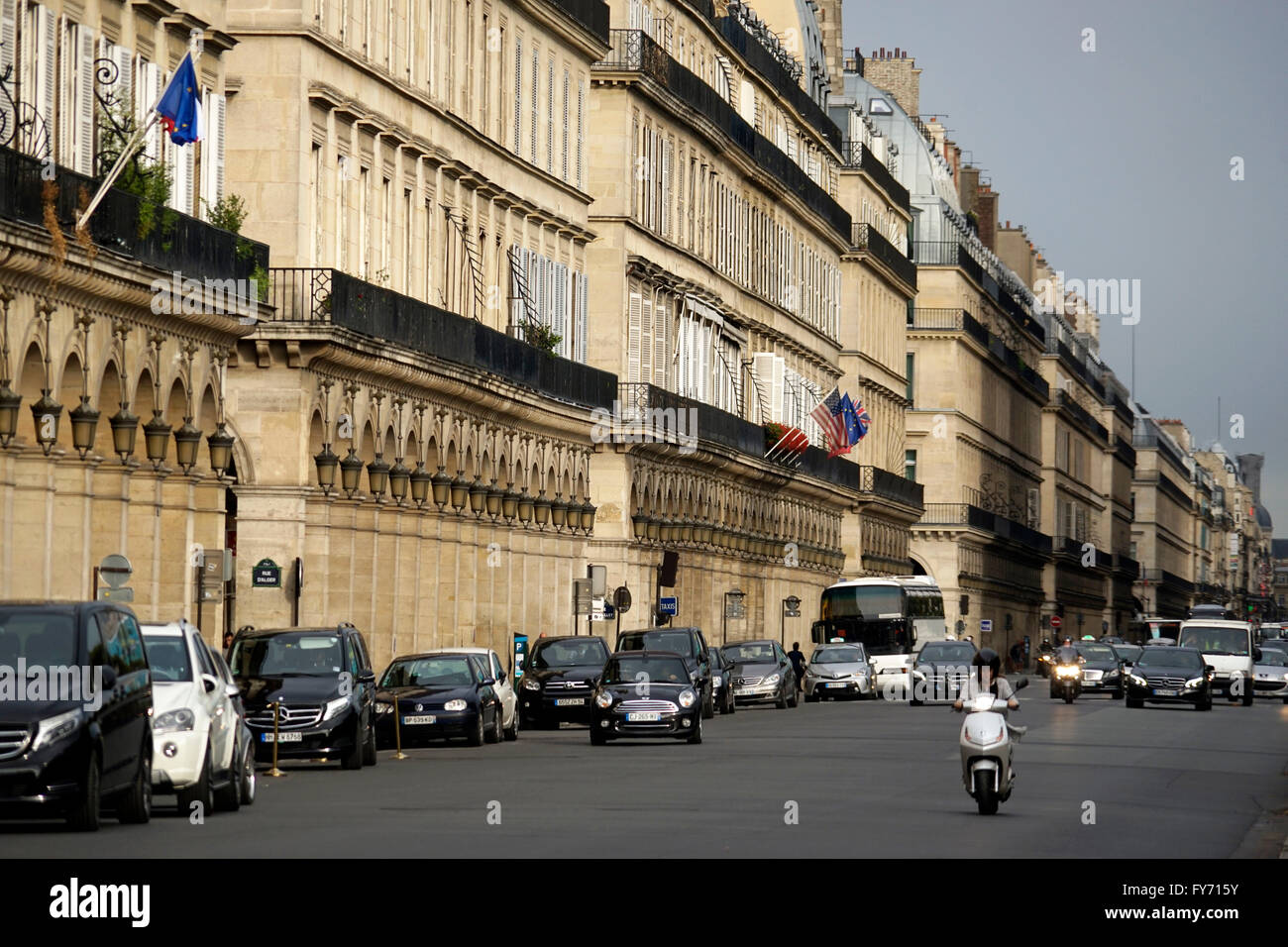 Verkehre auf der berühmten Rue de Rivoli, Paris, Frankreich Stockfoto