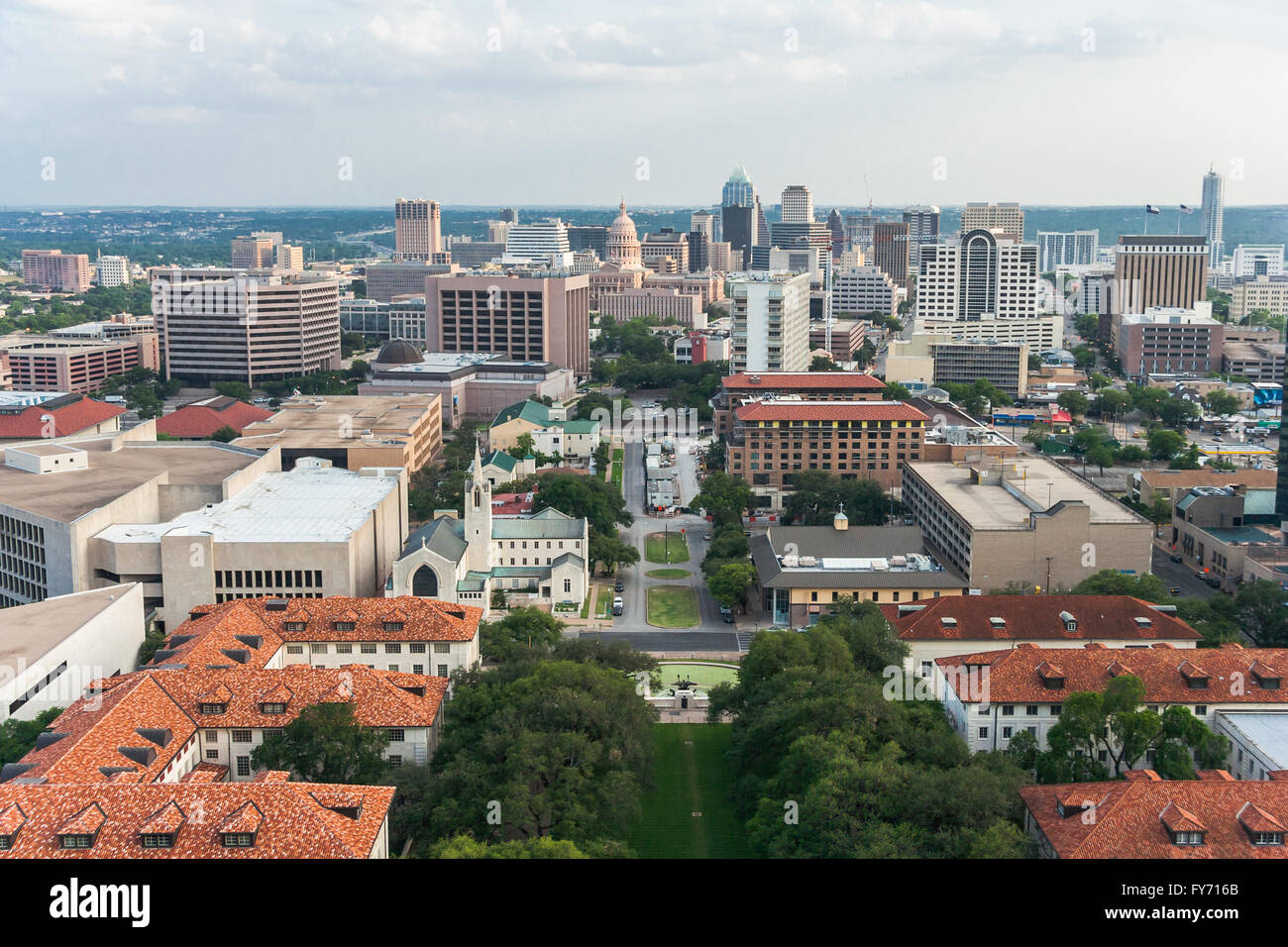 Aerial Panorama der Innenstadt von Austin und Texas State Capitol von UT Austin Hauptgebäude (Turm) Stockfoto