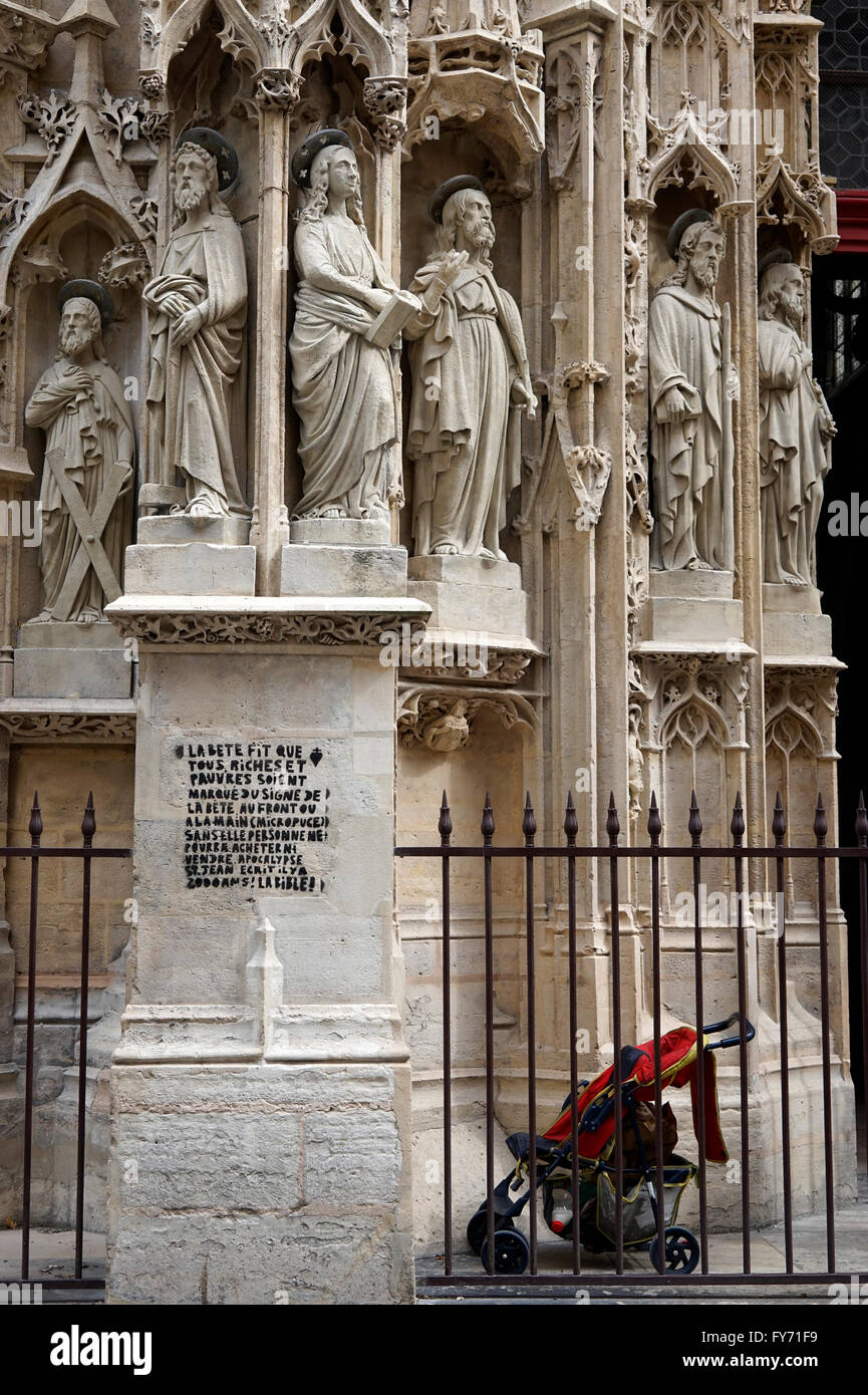 Heiligen Skulpturen an der Fassade des 16. Jahrhundert gotische Eglise Saint-Merri Kirche, Paris Frankreich Stockfoto