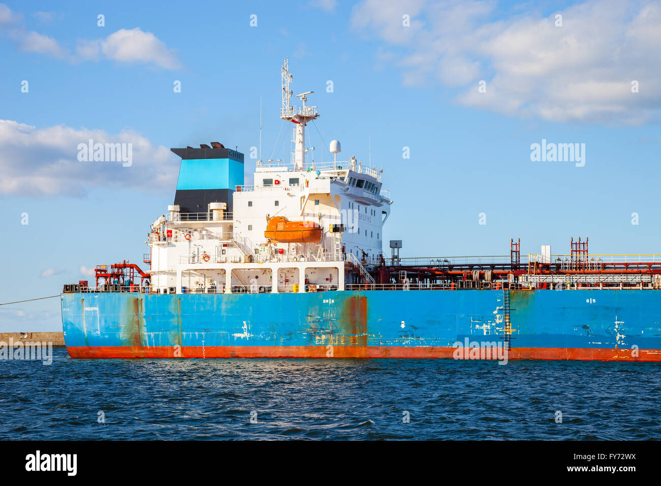Das Achterdeck der Ladung Schiff auf hoher See. Stockfoto