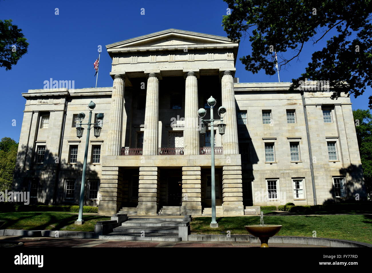 Raleigh, North Carolina: der Ostfassade der um 1840 North Carolina State House mit seiner Neo-klassizistischen Portikus Stockfoto