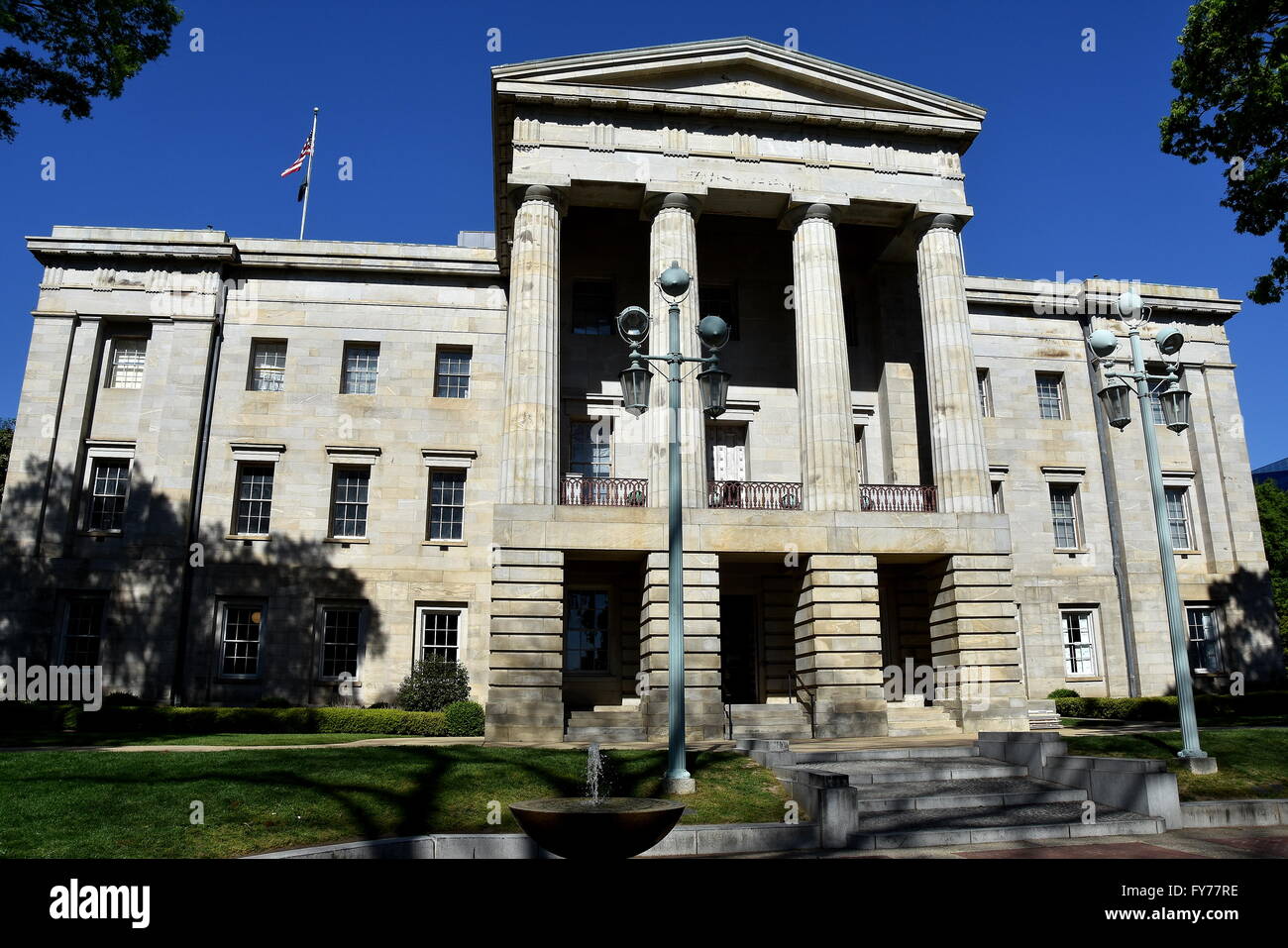 Raleigh, North Carolina: der Ostfassade der um 1840 North Carolina State House mit seiner Neo-klassizistischen Portikus Stockfoto