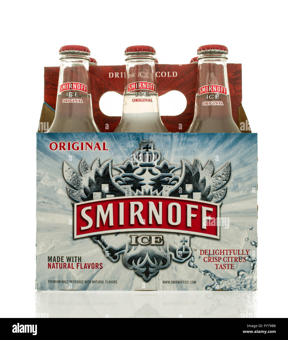 Winneconne, Wisconsin - 2. März 2016: ein six-Pack von Smirnoff Ice im ursprünglichen Geschmack. Stockfoto