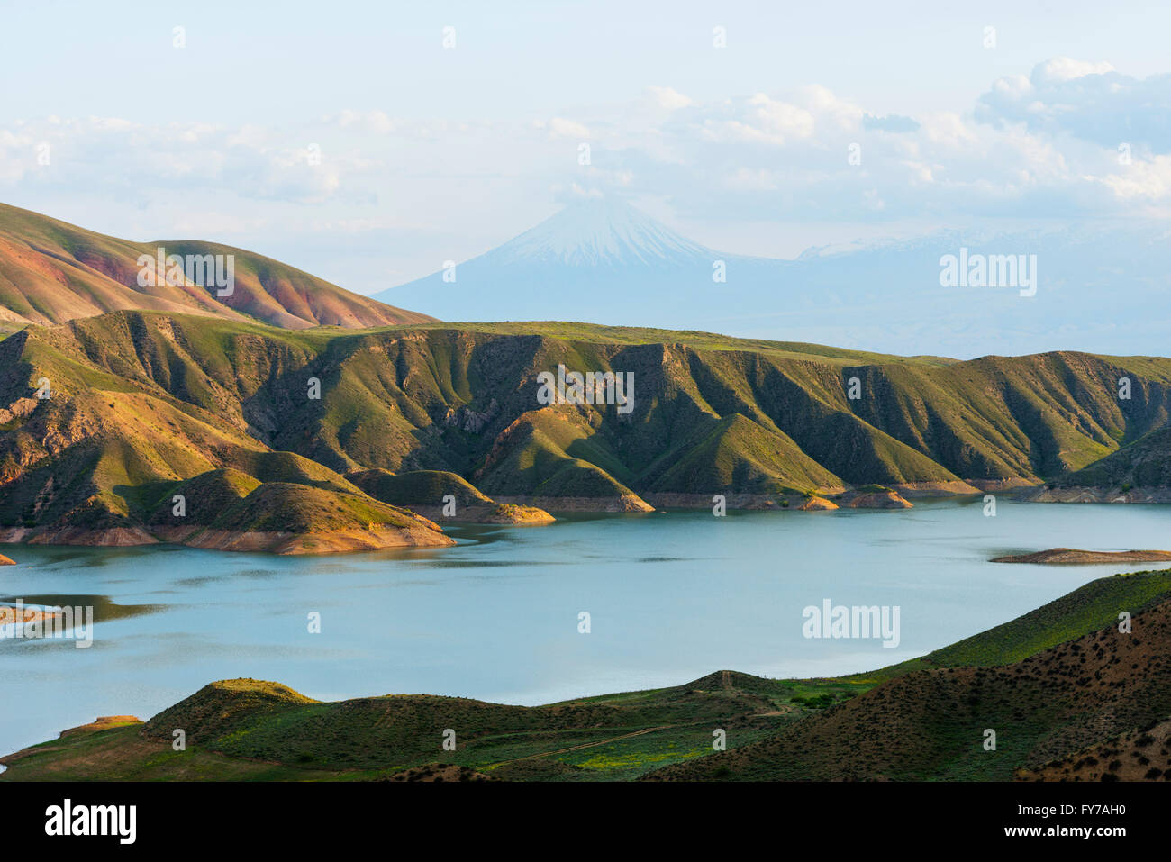 Eurasien, Kaukasus, Armenien, weniger Ararat (3925 m) in der Nähe von Berg Ararat in der Türkei fotografiert aus Armenien Stockfoto