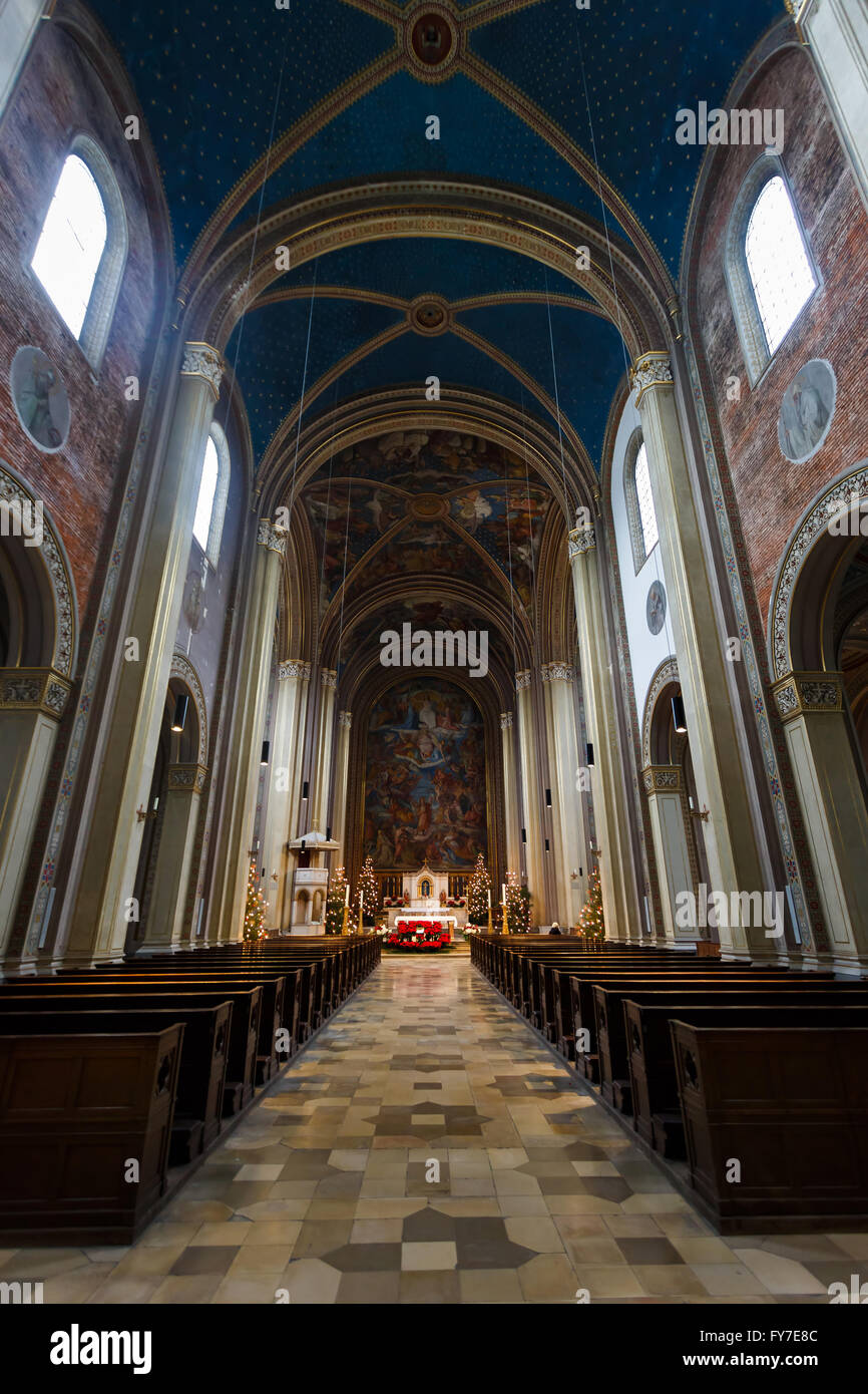 Innenraum der katholischen Gemeinde und Universität Kirche St. Louis, die Kirche im Neo-romanischen Stil im Zentrum von München Stockfoto