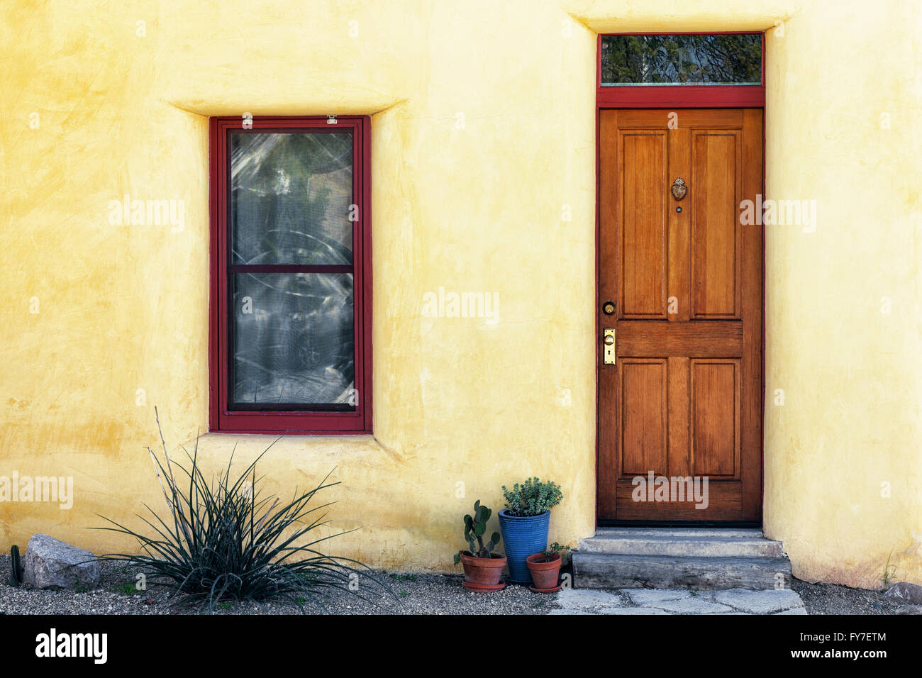 Bunte Architektur einschließlich Türen und Adobe Häusern Make-up viel des Barrio Historic District in Tucson, Arizona. Stockfoto