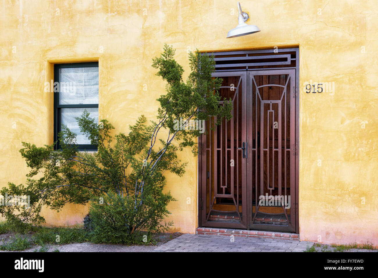 Bunte Architektur einschließlich Türen und Adobe Häusern Make-up viel des Barrio Historic District in Tucson, Arizona. Stockfoto
