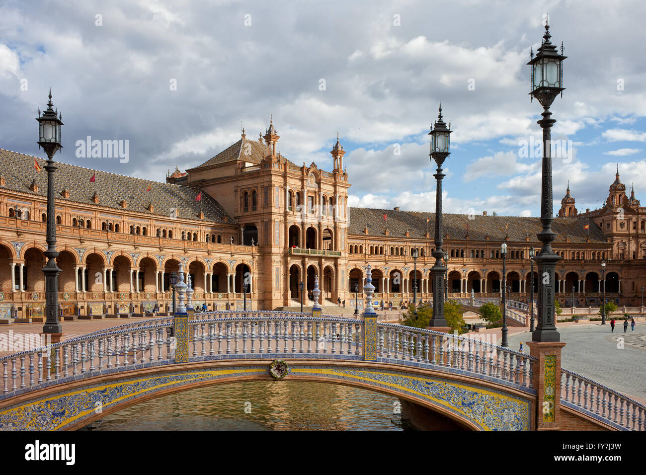 Plaza de Espana in Sevilla, Andalusien, Spanien, Pavillon und Brücke über den Kanal Stockfoto