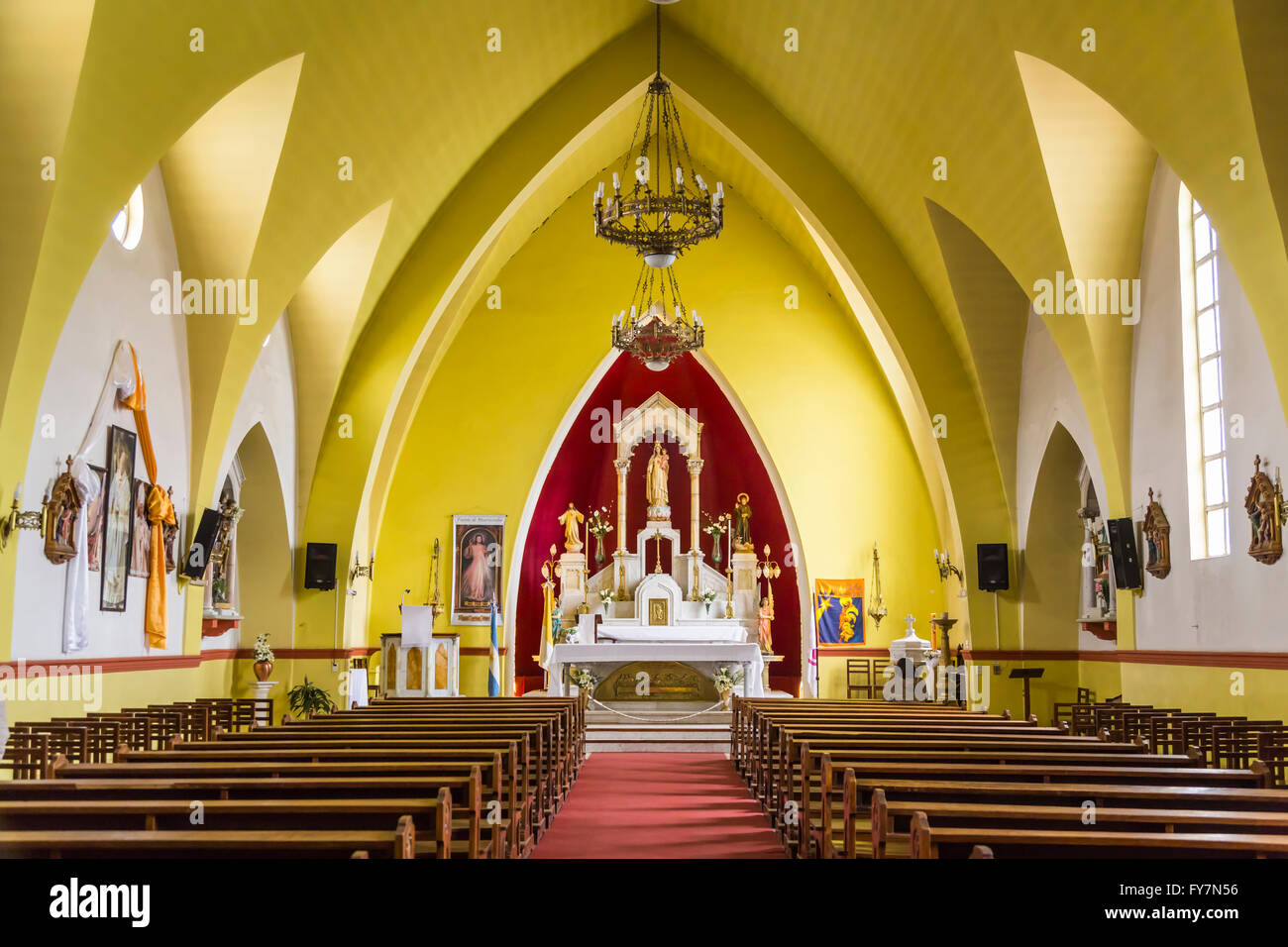 Die Iglesia De La Merced Church Inneren Heiligtum in der Innenstadt von Ushuaia, Argentinien, Südamerika. Stockfoto