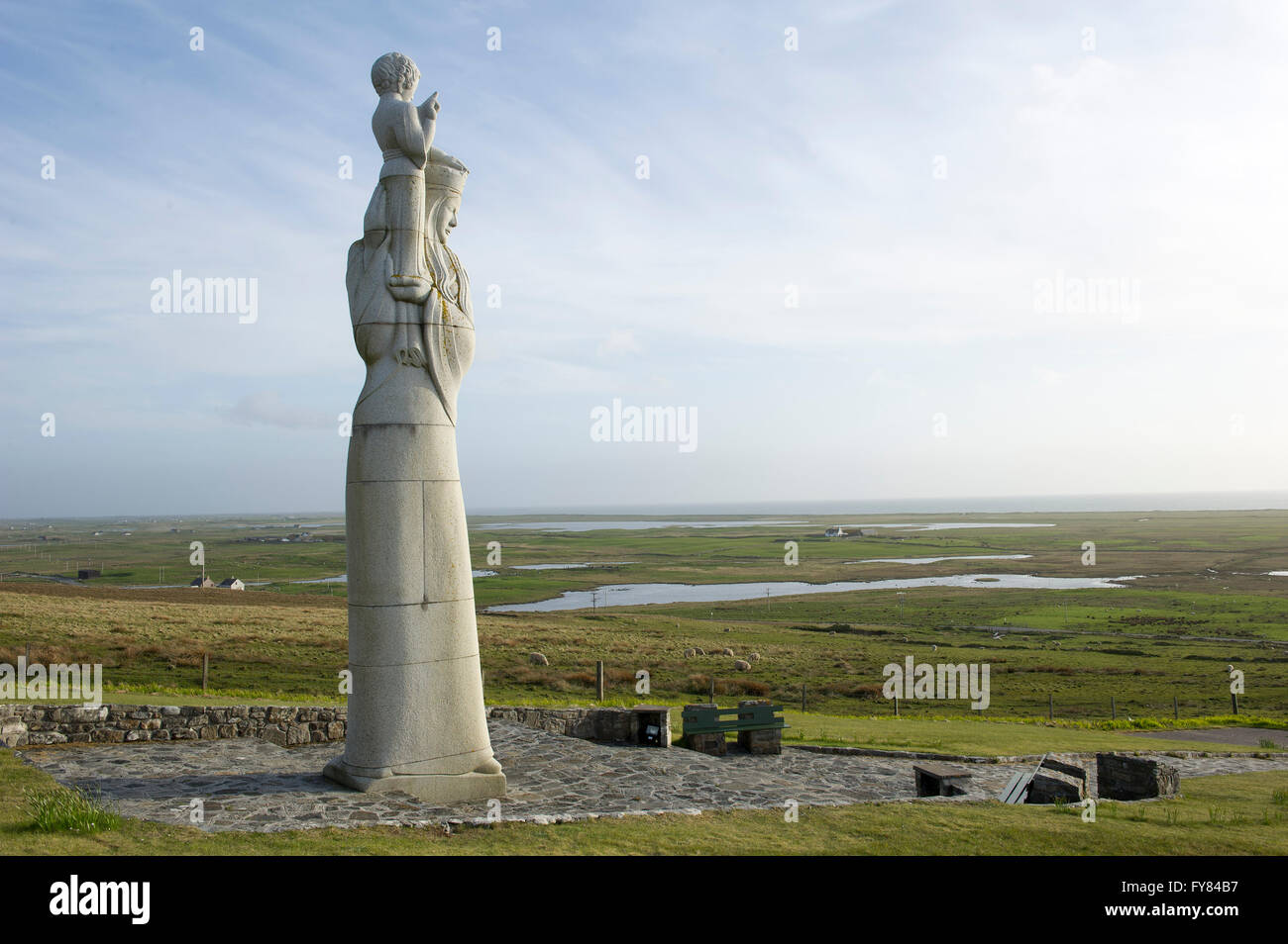 Die Statue des "Our Lady of The Isles" von Hew Lorimer auf der Seite Rueval in South Uist, äußeren Hebriden, Schottland Stockfoto