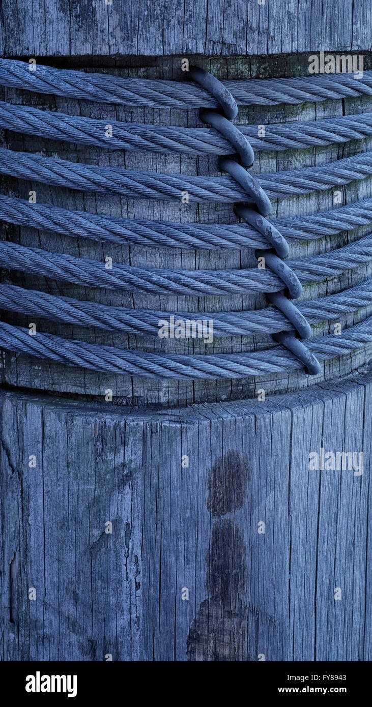 Dock Befestigungen entlang des Kais auf Ellis Island im Hafen von New York Stockfoto