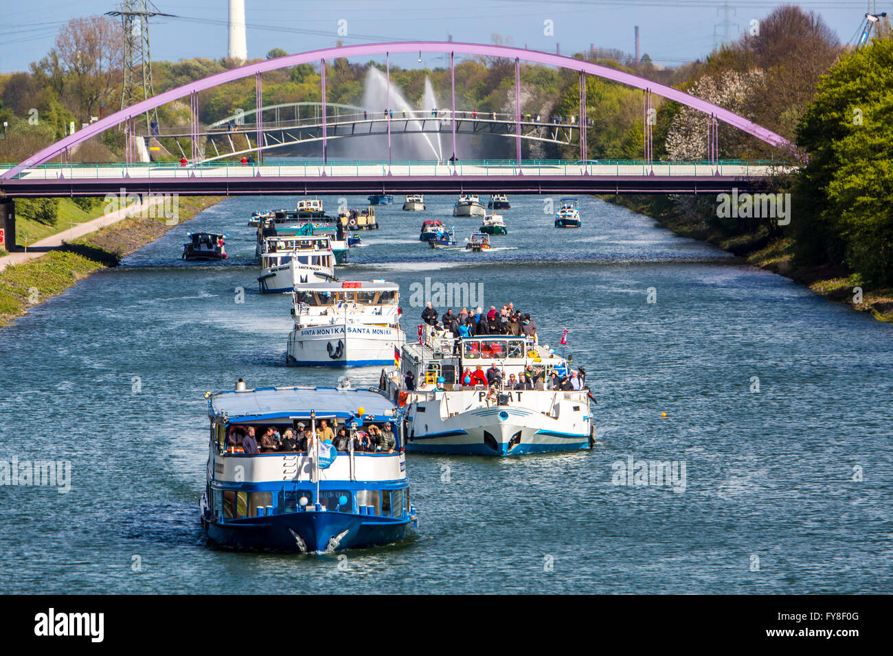 Boot und Schiff Parade am Rhein-Herne-Kanal, Binnenschifffahrt, Eröffnungsveranstaltung des Canal Cultural Festival, Oberhausen, Stockfoto