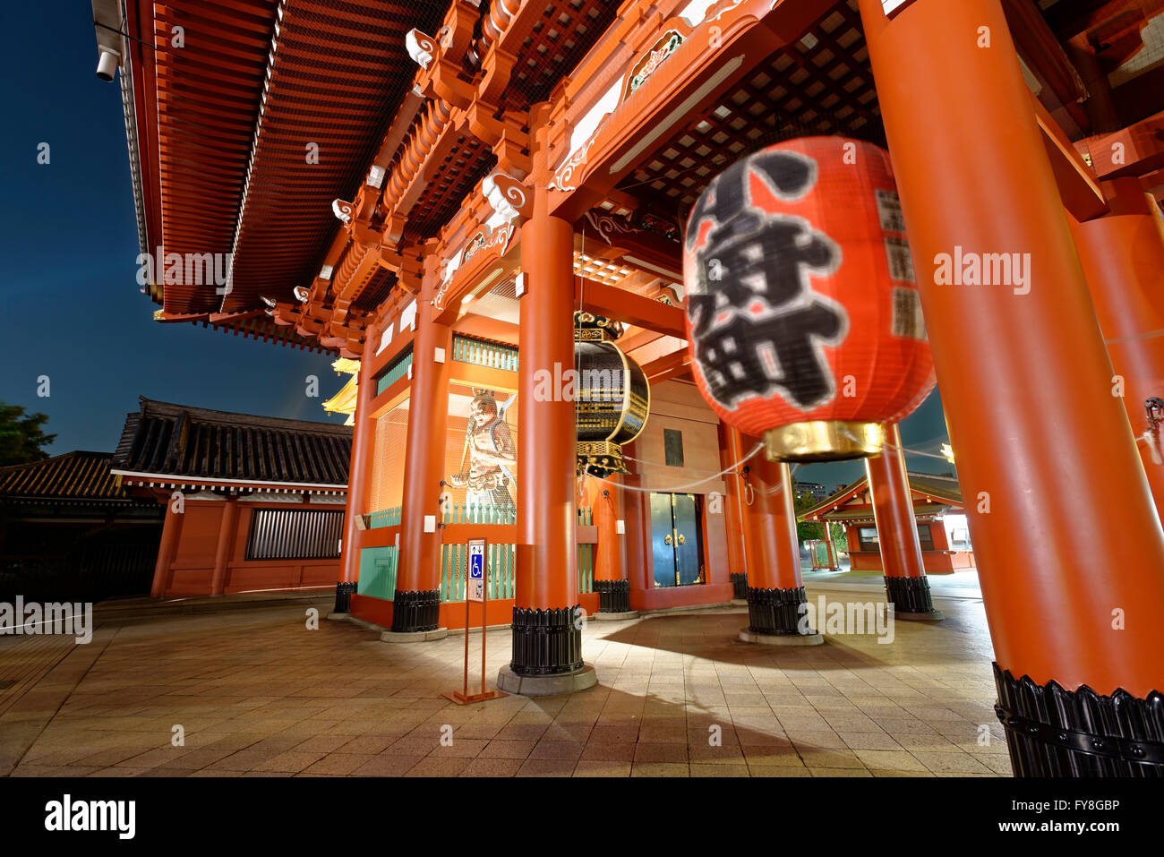 Sensō-Ji (金龍山浅草寺 Kinryū-Zan Sensō-Ji?) ist ein alte buddhistische Tempel befindet sich in Asakusa, Tokio, Japan. Stockfoto