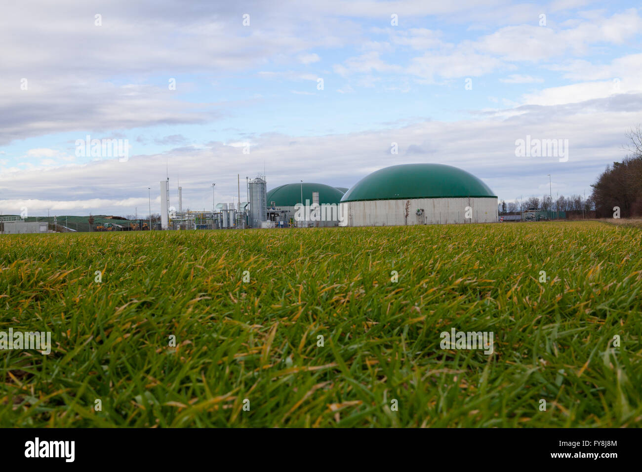 Biogasanlage in einem Feld Stockfoto