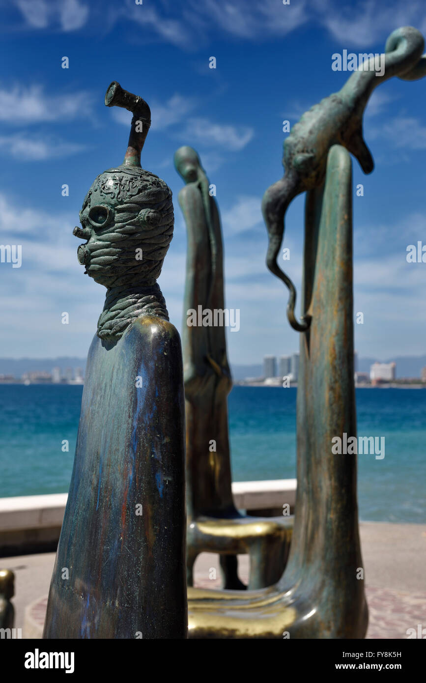 Kreisverkehr der Meer surreale Kreaturen Bronze Skulpturen Malecon Puerto Vallarta Stockfoto