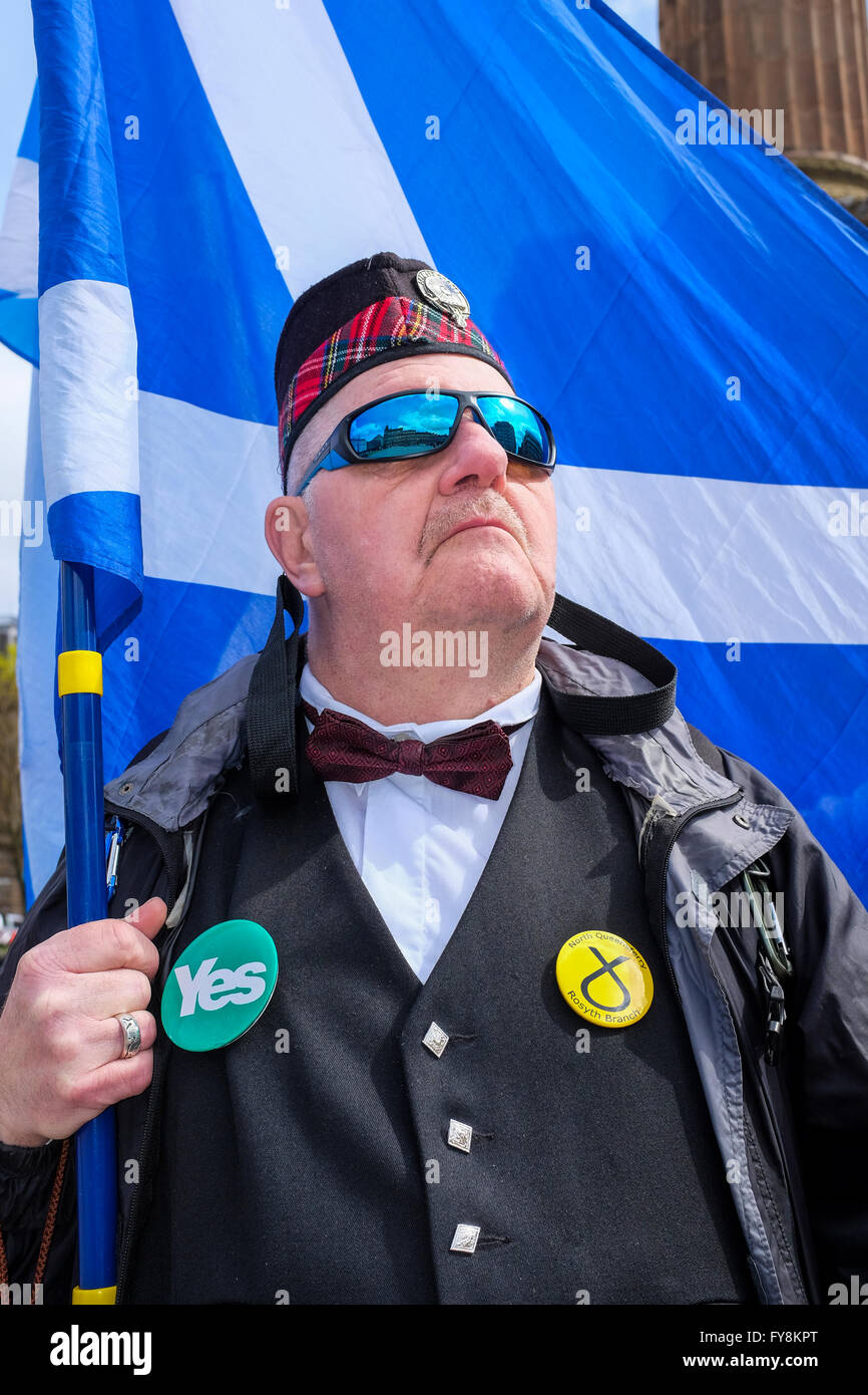 Unterstützer der Scottish National Party politische Partei Wahlkampf für eine zweite Unabhängigkeitsreferendum für Schottland Stockfoto