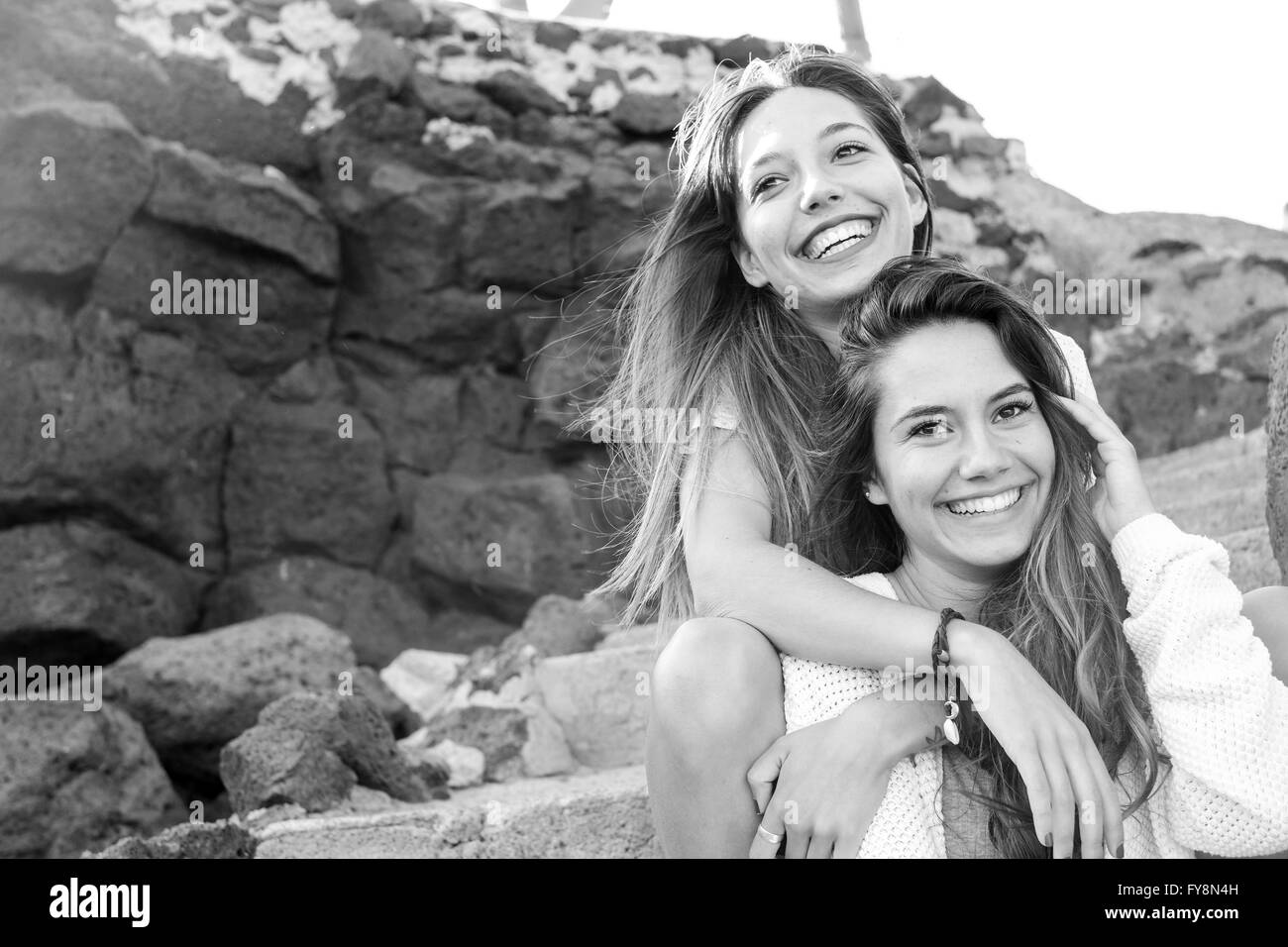 Porträt von zwei glücklichen Freundinnen Stockfoto