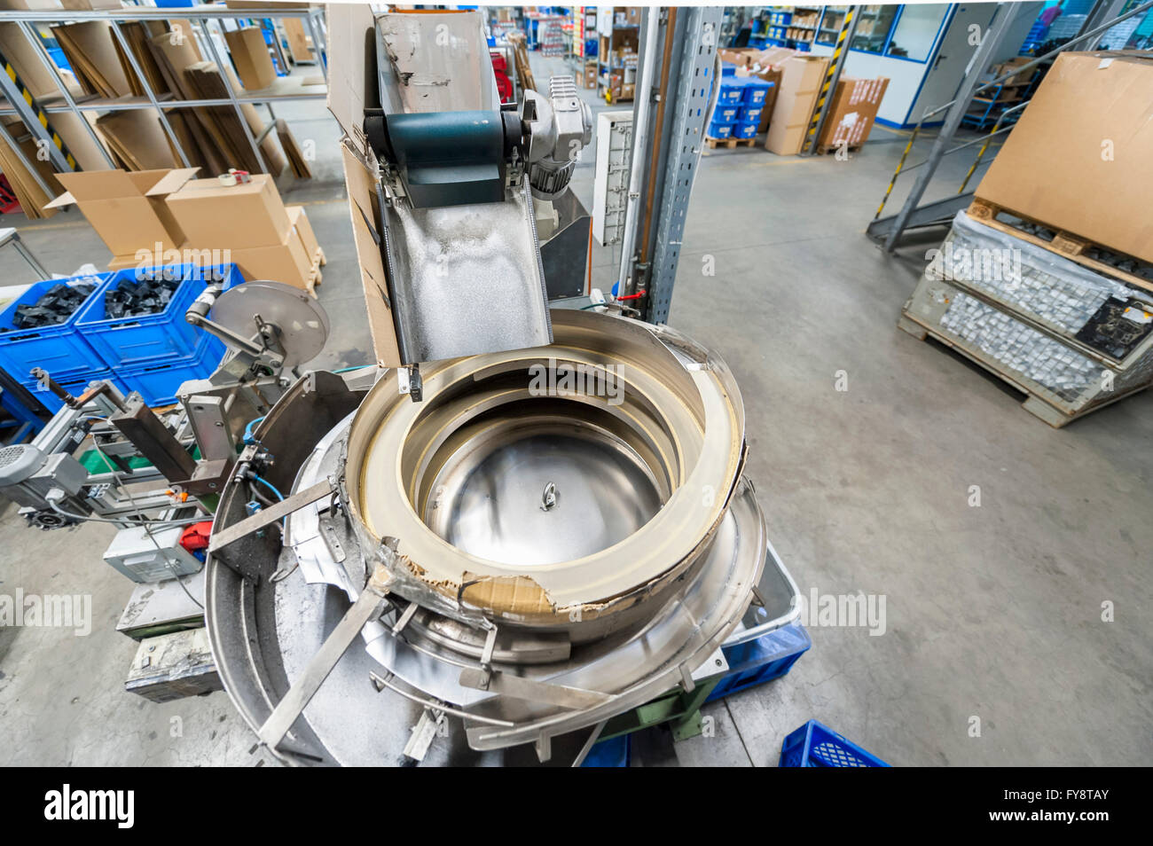 Verpackungsmaschine in Kunststoff-Fabrik Stockfoto